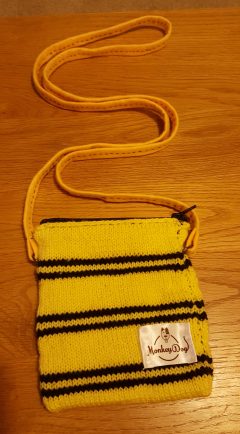 Hufflepuff bag with strap made of felt